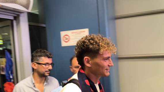 Il foto-racconto dell'arrivo di Sebastiano Esposito a Cagliari