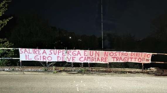 Il Giro d'Italia a Superga, tifosi del Torino protestano