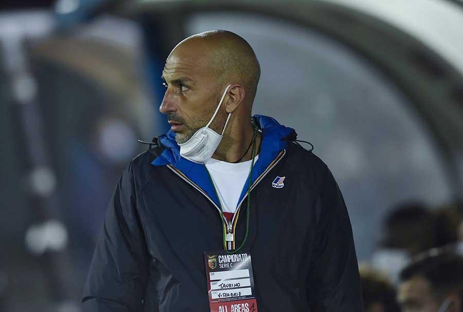 Serie C, Taurino squalificato per 12 turni: ha colpito la mano dell'arbitro dopo l'espulsione