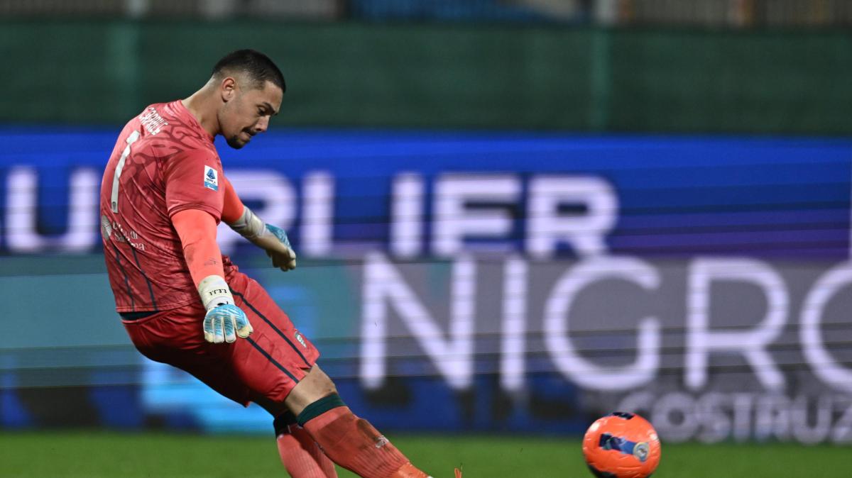 Il Cagliari celebra Caprile: "Il nostro fantastico portierone" (Video)