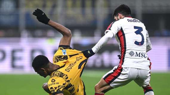 Aaron Martin premiato come Player of the Match di Cagliari-Genoa