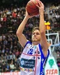 Dinamo Sassari-Lenovo Cantù 95-97, Sassari è fuori dai playoff. Avvio da incubo, rincorsa e poi Sacchetti sbaglia la tripla della vittoria