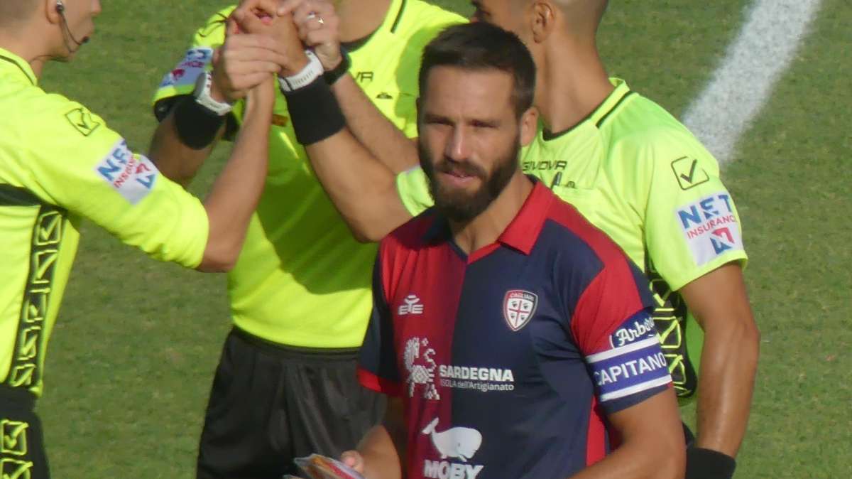 Cagliari, visita a sorpresa di capitan Pavoletti all'Exmé (FOTO)