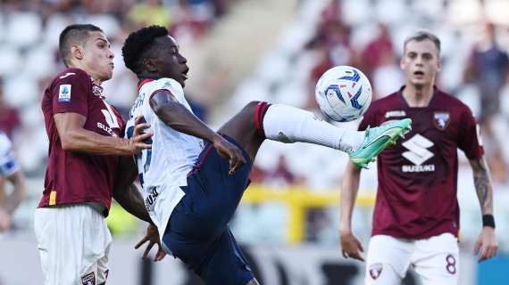 L'Unione Sarda - Sulemana in mezzo al campo è dominante, il migliore insieme a Dossena. Quanta sicurezza in difesa. Luvumbo stecca la prima.