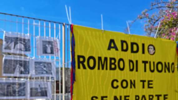 Riva, striscione al cimitero di Bonaria ad un mese da scomparsa