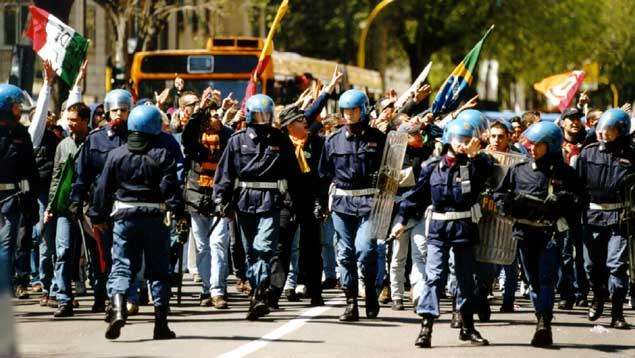 Palermo, un arresto e tre fermi durante la partita contro i rossoblu