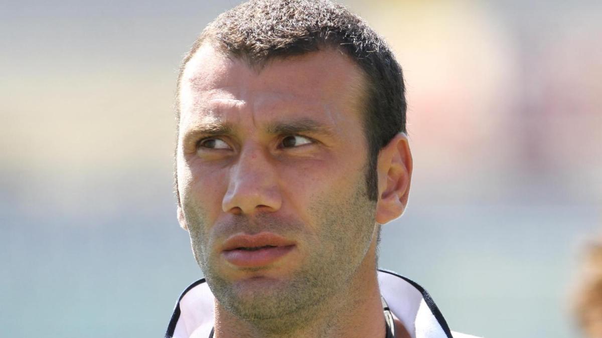 Simone Loria: "Cagliari, che ricordi! La Sardegna ha battezzato il mio esordio in serie B e in serie A al fianco di campioni come Zola, Esposito, Suazo e Langella. E che intesa con i sardi: gente straordinaria! Domani contro il Napoli..."