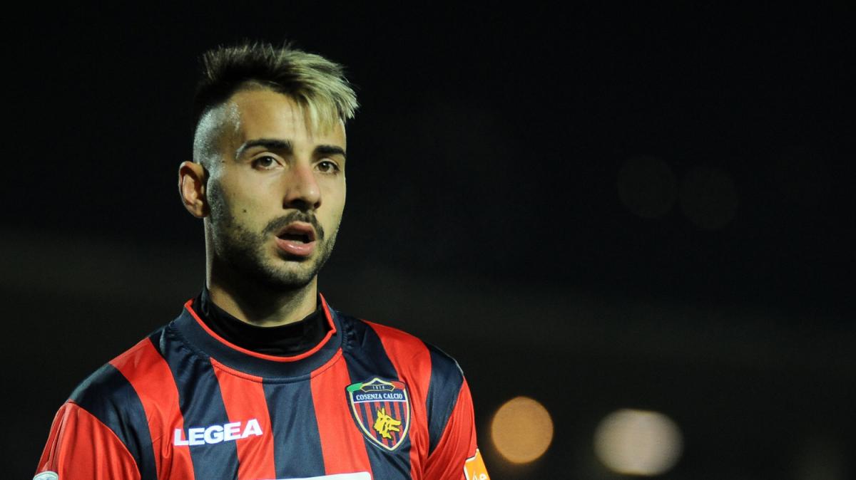 Cosenza, Garritano sbaglia due rigori: "Chiedo scusa alla squadra e ai tifosi"