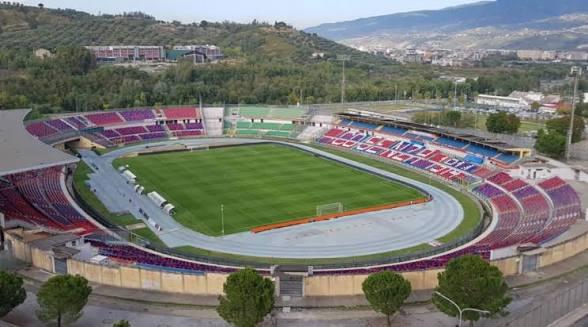 Il Cosenza Calcio invia una lettera al comune: " Senza lo stadio rischio mancata iscrizione"