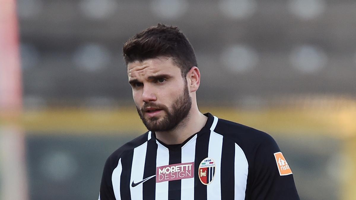 Le formazioni ufficiali di Catania-Cosenza: Beretta davanti con Ricciardi e Emmausso