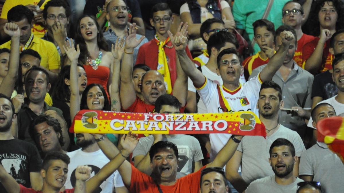 Playoff Catanzaro, scatta la prelazione: dalle 15 abbonati in corsa per il “Ceravolo”