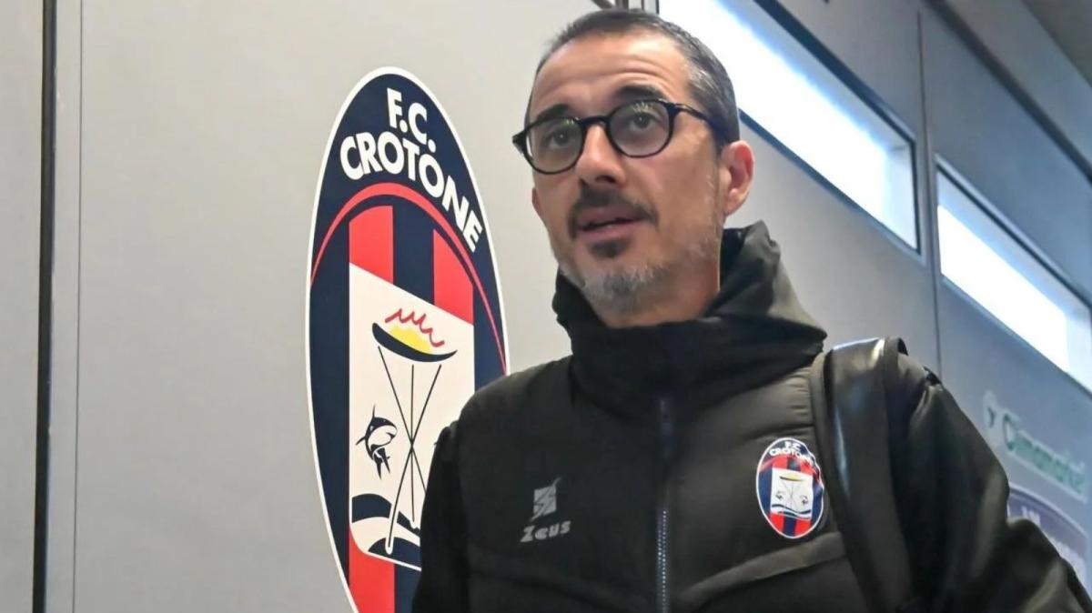 Crotone, silenzio dopo il ko di Giugliano: niente commenti 