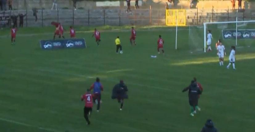 Reggina, riparti da quell'abbraccio: tutti uniti per risollevare le ambizioni amaranto