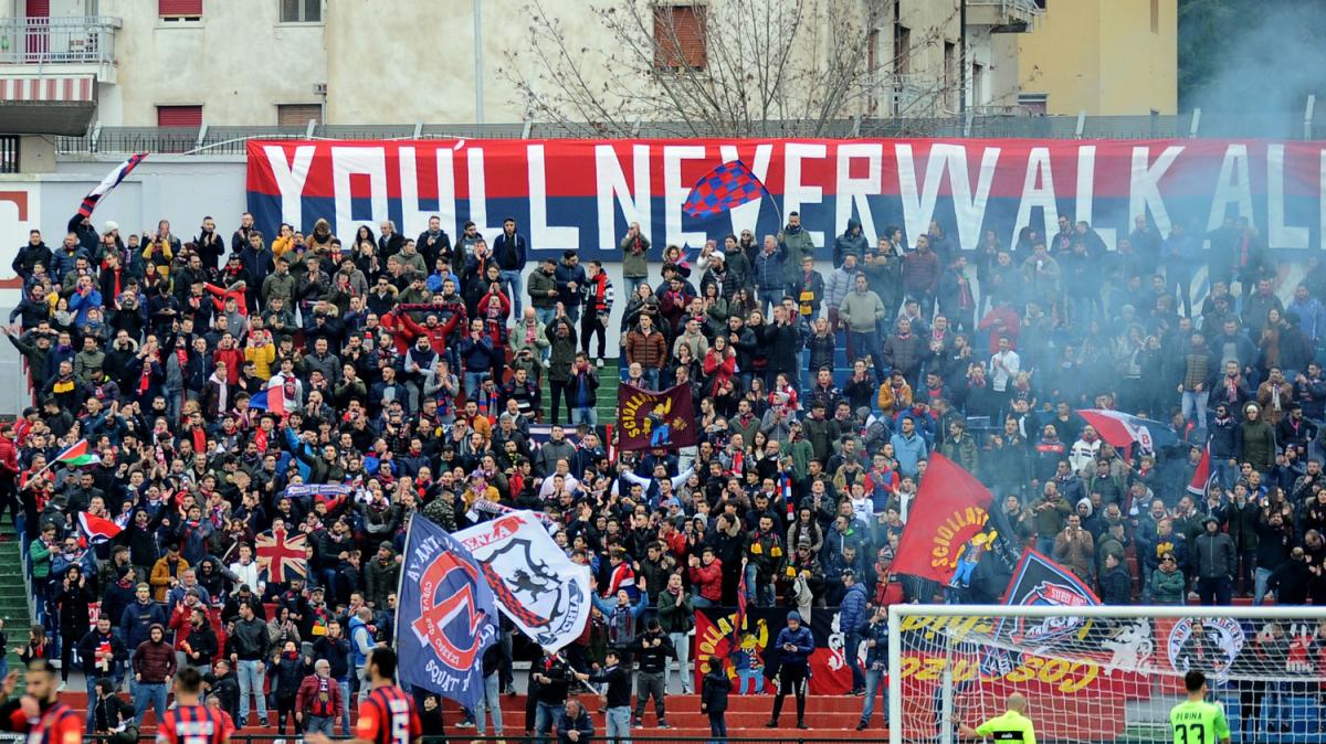 Il Cosenza ospita il Latina ma la testa è altrove 