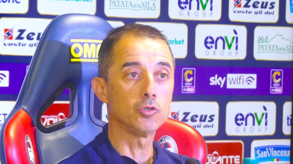 Crotone, Longo prepara la sfida: “A Casarano serve maturità”