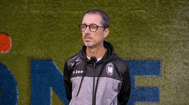 Crotone, Longo amareggiato: “Il secondo tempo cancella tutto”