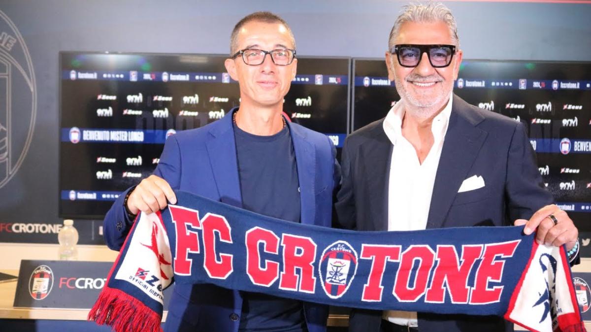 Longo fa chiarezza: "Problemi già noti, il Crotone ora deve restare unito"