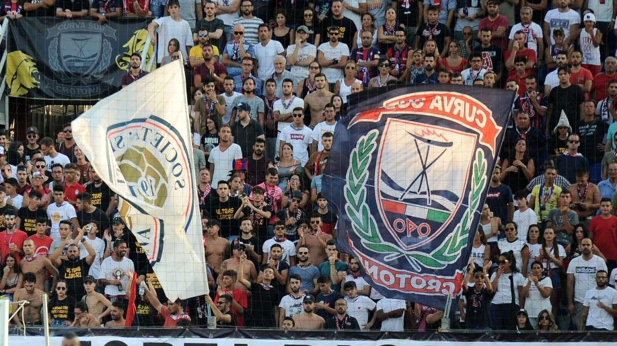Crotone, il TFN infligge 6 punti di penalizzazione al club rossoblù