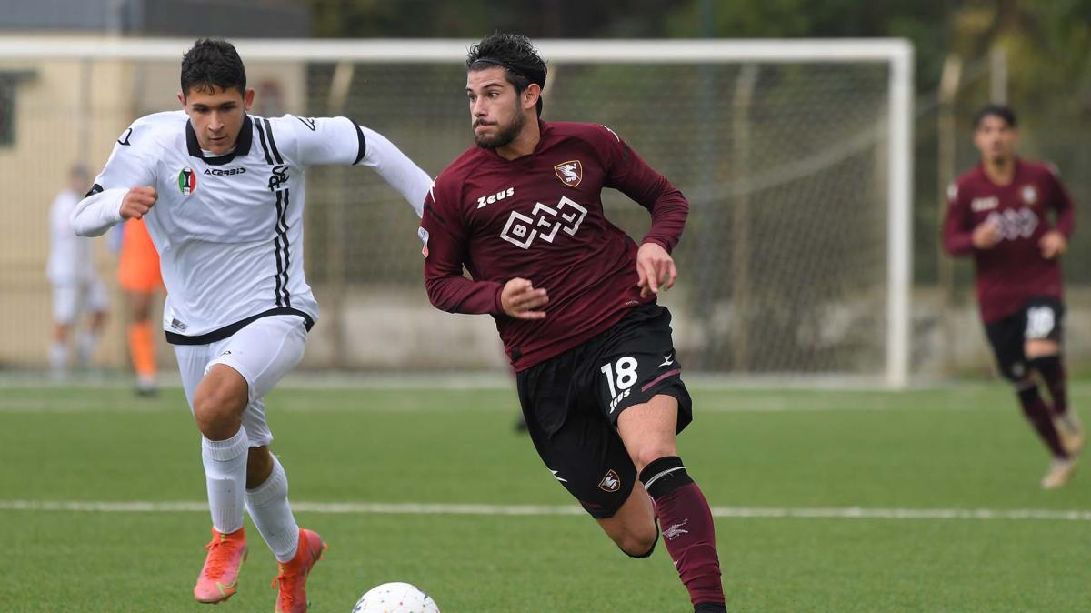 Reggina, non solo Mbakogu: sondaggio per Angelo Guida della Cavese