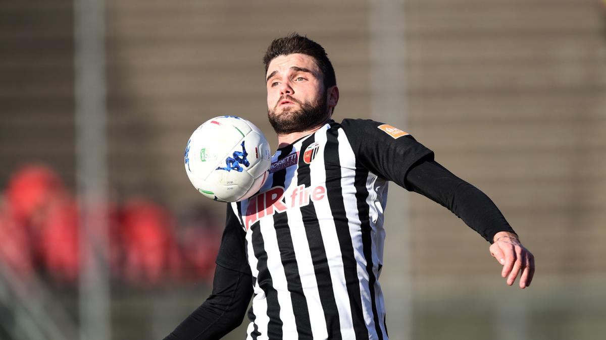 Beretta risponde a Salvemini, 1-1 fra Benevento e Cosenza