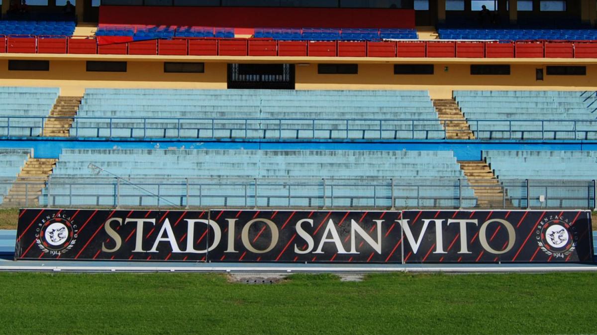 Stadio San Vito-Marulla, lavori incompatibili con lo svolgimento del campionato: convenzione con il Cosenza a rischio