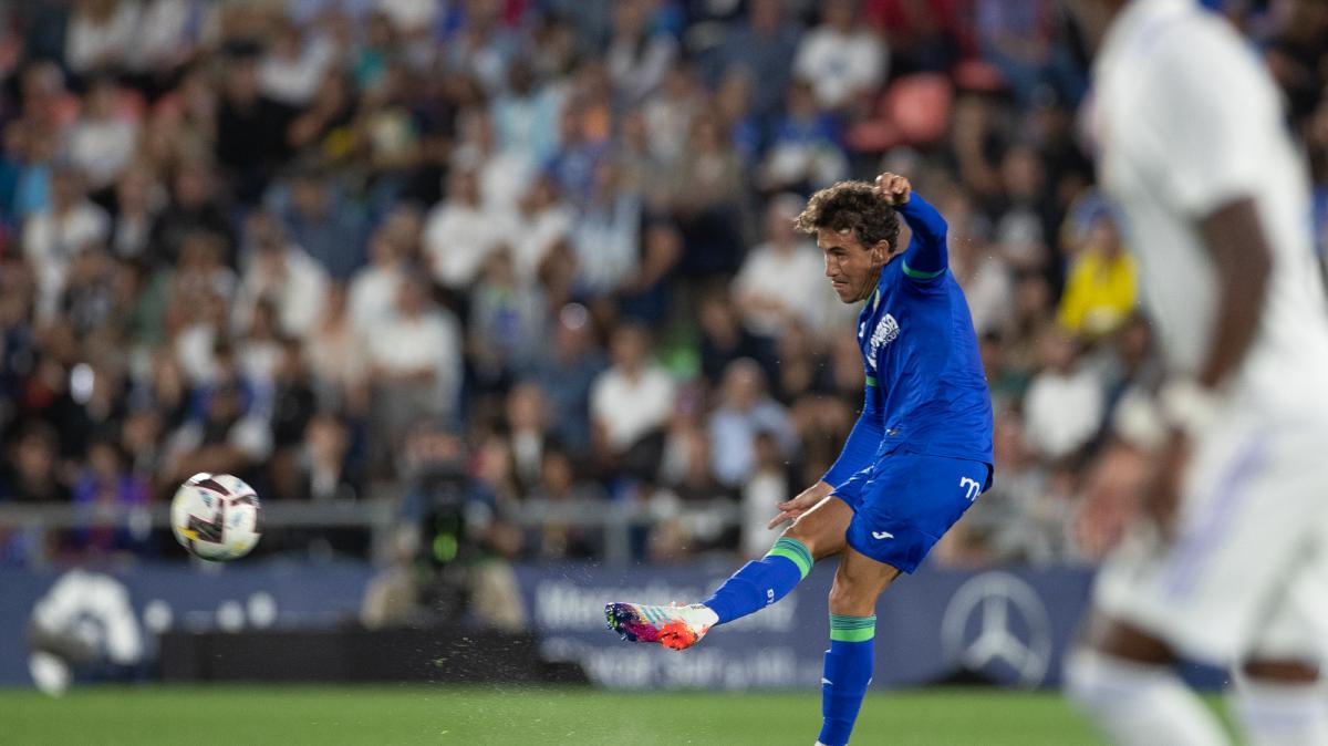 Como, sprint per Luis Milla: clausola da 6 milioni e concorrenza internazionale