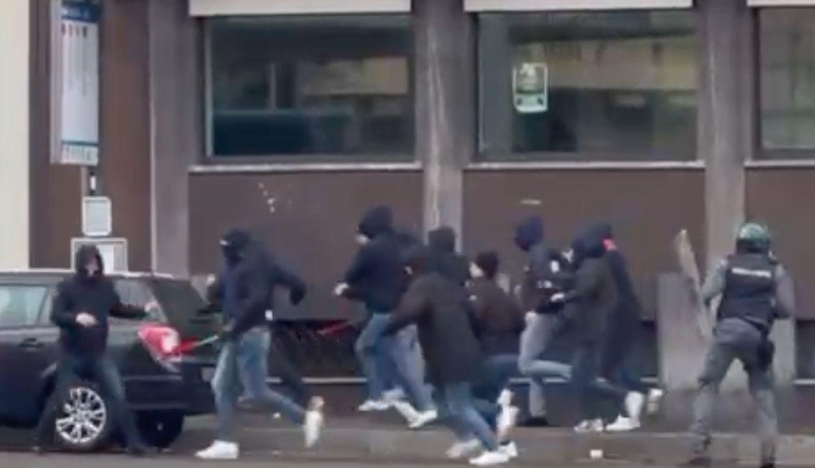 Scontri tra opposte tifoserie prima della partita: interviene la polizia