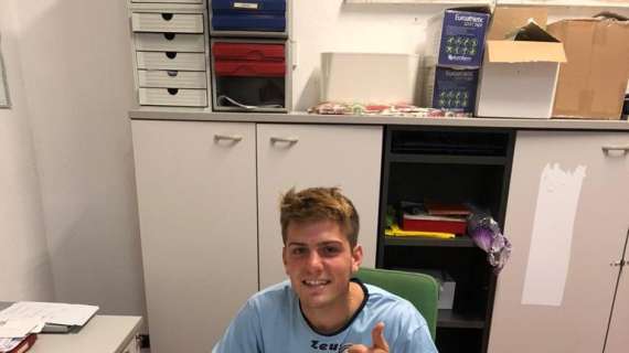 Mirko Di Girolamo alla firma  
