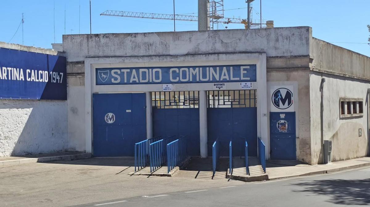 Tre poliziotti feriti dai tifosi del Barletta, il Martina risponde: “Condanniamo la violenza”