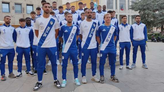 Fc Matera, il club biancoazzurro ha presentato le due maglie per la nuova stagione