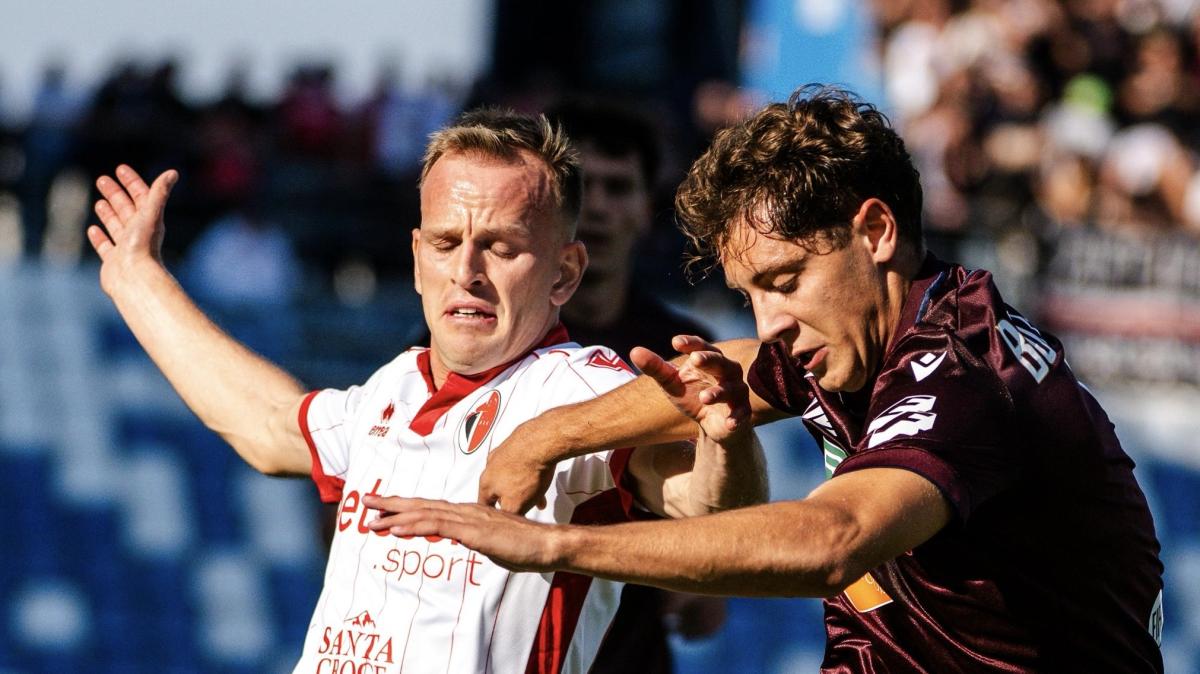 Reggiana-Bari 3-1: Moncini illude, poi il pareggio ed il rosso a Nikolaou mandano la squadra in crisi 