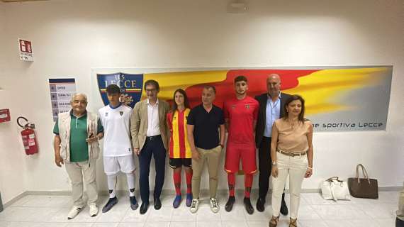 Lecce, varata la campagna abbonamenti 2022/23 e presentate le nuove divise di gioco