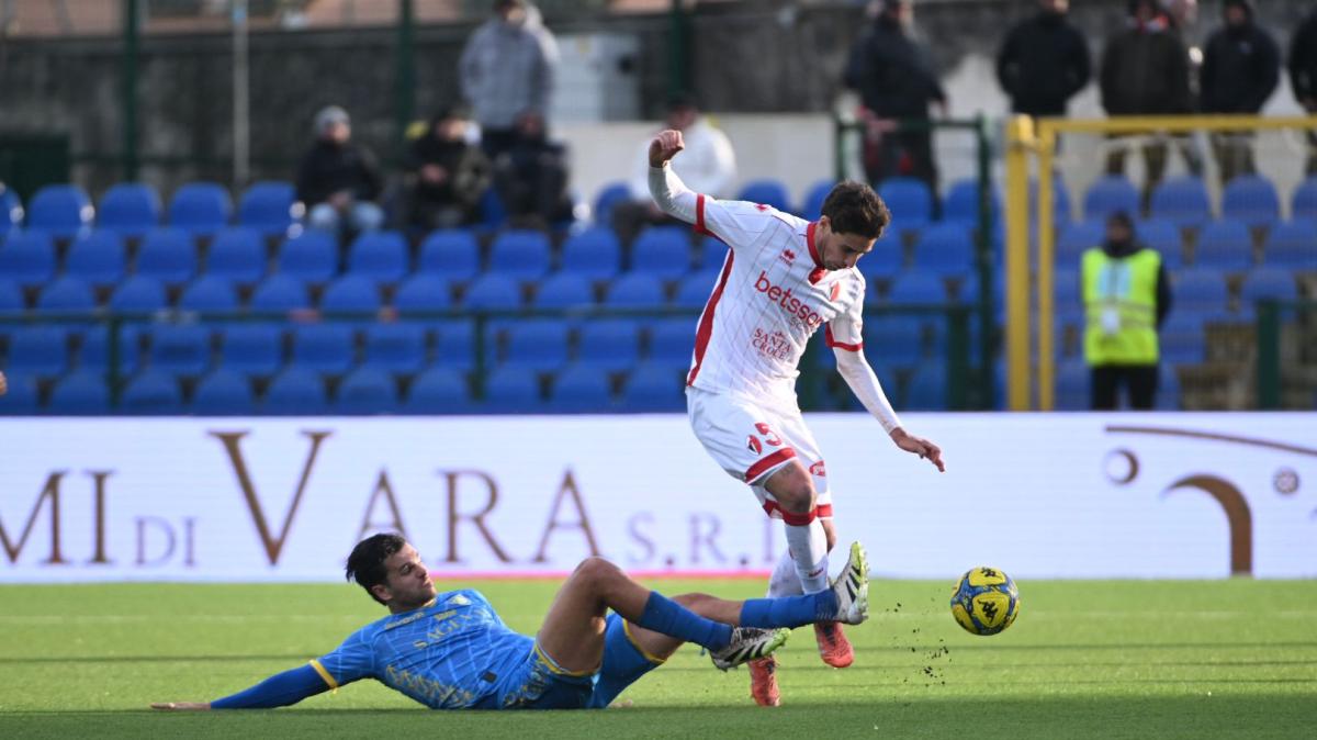 Carrarese-Bari 1-0: Gytkjaer sbaglia, Abiuso no. Altro ko pesante 