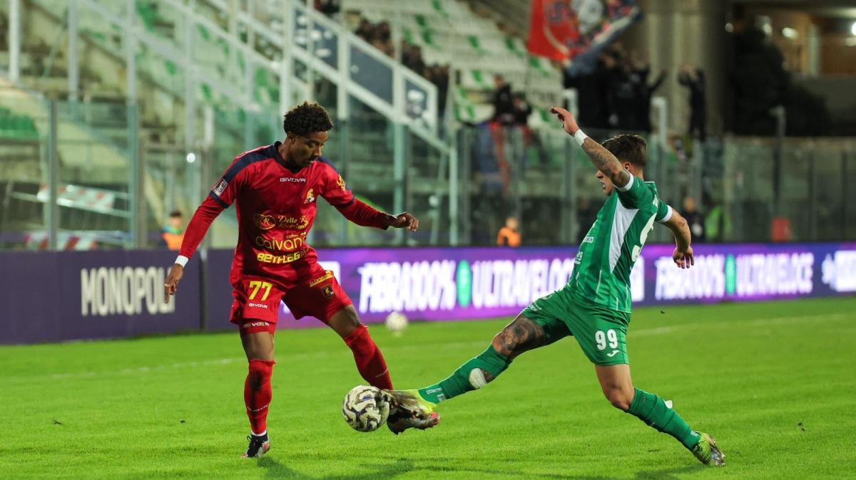 Doppio Abreu e il Picerno torna a vincere: espugnato il Veneziani, 2-0 al Monopoli