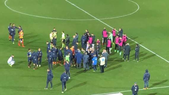 Lecce-Ascoli, partita rinviata per infortunio a Scavone: negativo l'esito della TAC. Ricovero precauzionale per il giocatore