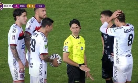 Foggia, la foto dei calciatori nel finale di partita: le parole di Dimarco