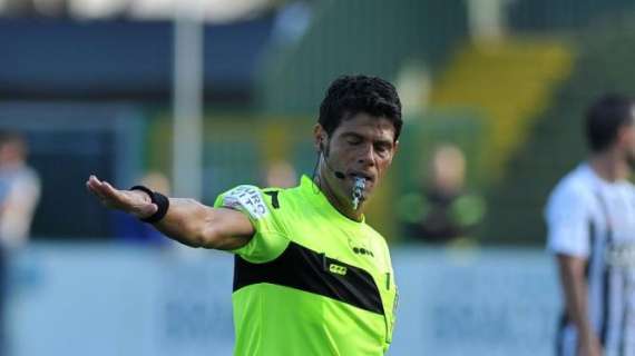 Serie B, le designazioni arbitrali: il barese Nasca per il derby Lecce-Foggia