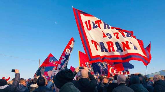 Taranto, i tifosi caricano la squadra verso il derby di Andria