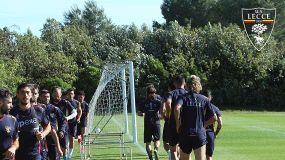 FOTO - Lecce, giallorossi in campo: ripresi gli allenamenti collettivi