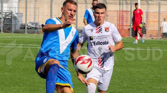 Taranto-Brindisi 0-0: tre legni, un'espulsione ma zero reti nel match d'andata