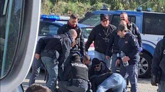 Catanzaro-Foggia, poliziotto colto da malore viene soccorso da ultras foggiani: atmosfera surreale al "Ceravolo"