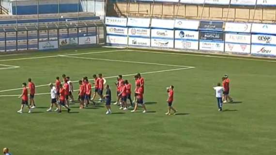 Gela-Canosa, giocatori rossoblù accolti da fischi durante il riscaldamento 