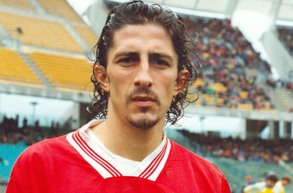 Bari rende omaggio a Igor Protti: le ceneri accolte allo stadio San Nicola