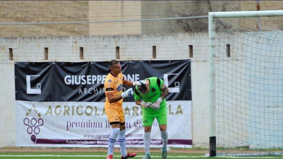 Ginosa, il fair play di Laghezza: consola il collega del Sava dopo il gol subìto