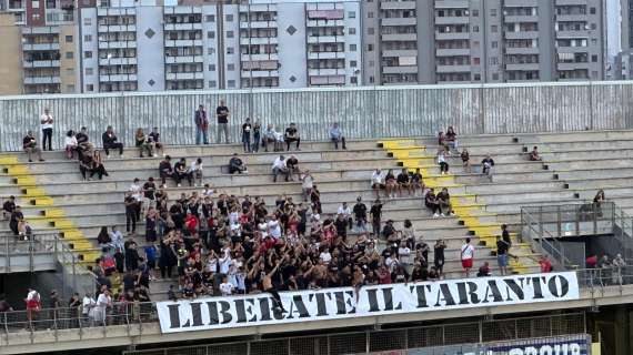 Lancio petardi durante Taranto-Sorrento: un arresto