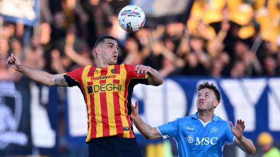 Il Napoli vince con un gol su punizione, il Lecce avrebbe meritato il pari