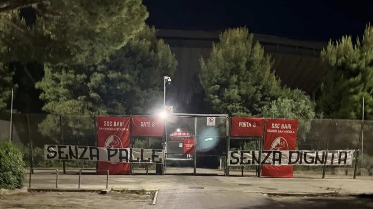 Bari, vigilia rovente verso la Virtus Entella: contestazione dei tifosi e spettro retrocessione anticipata