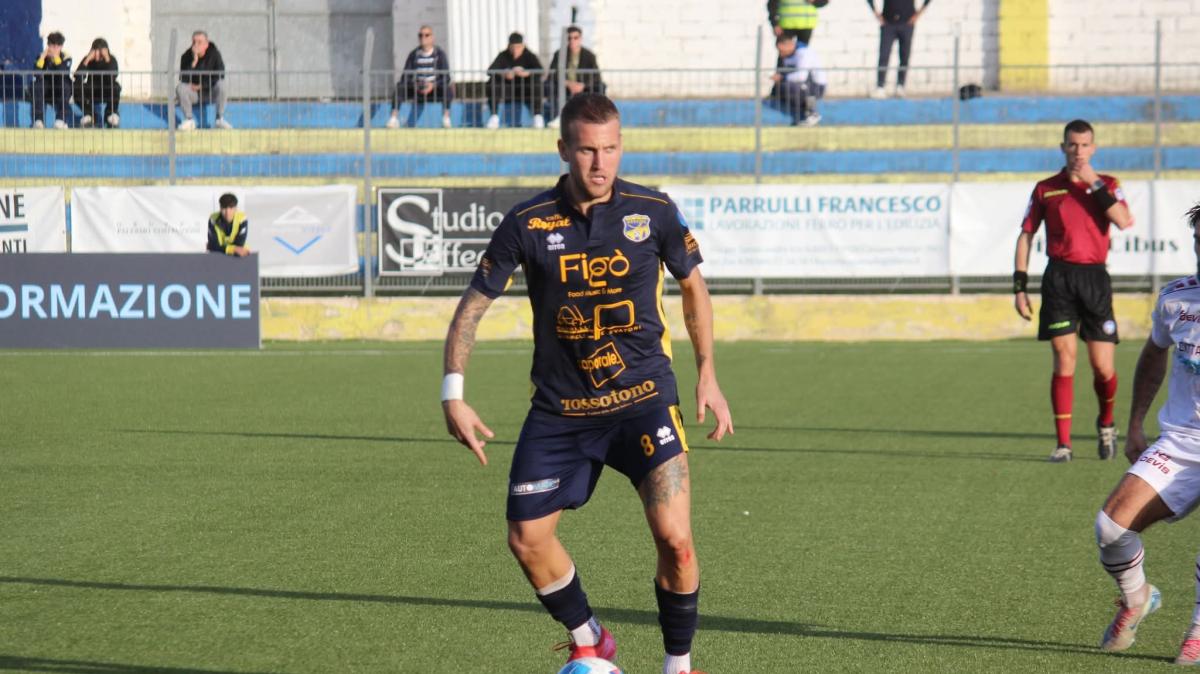 Gravina-Fidelis Andria 1-0, un gol di Basanisi regala la vittoria ai murgiani 