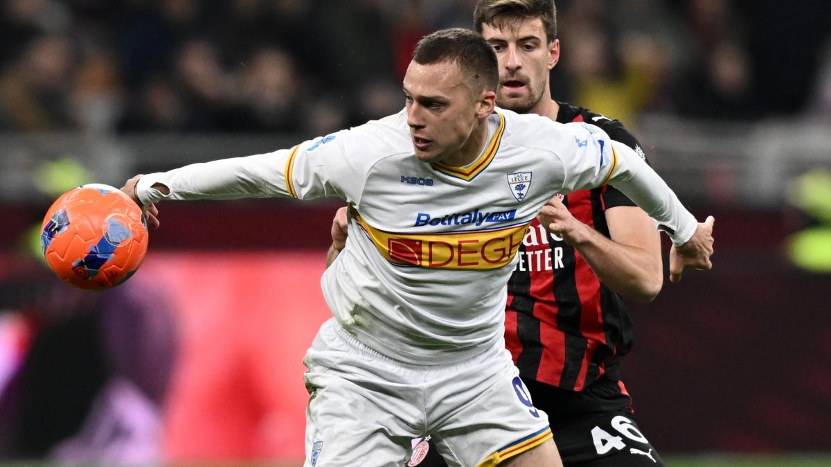 Le probabili formazioni di Cagliari-Lecce: solito dubbio in difesa, ballottaggio in attacco tra Stulic e Cheddira