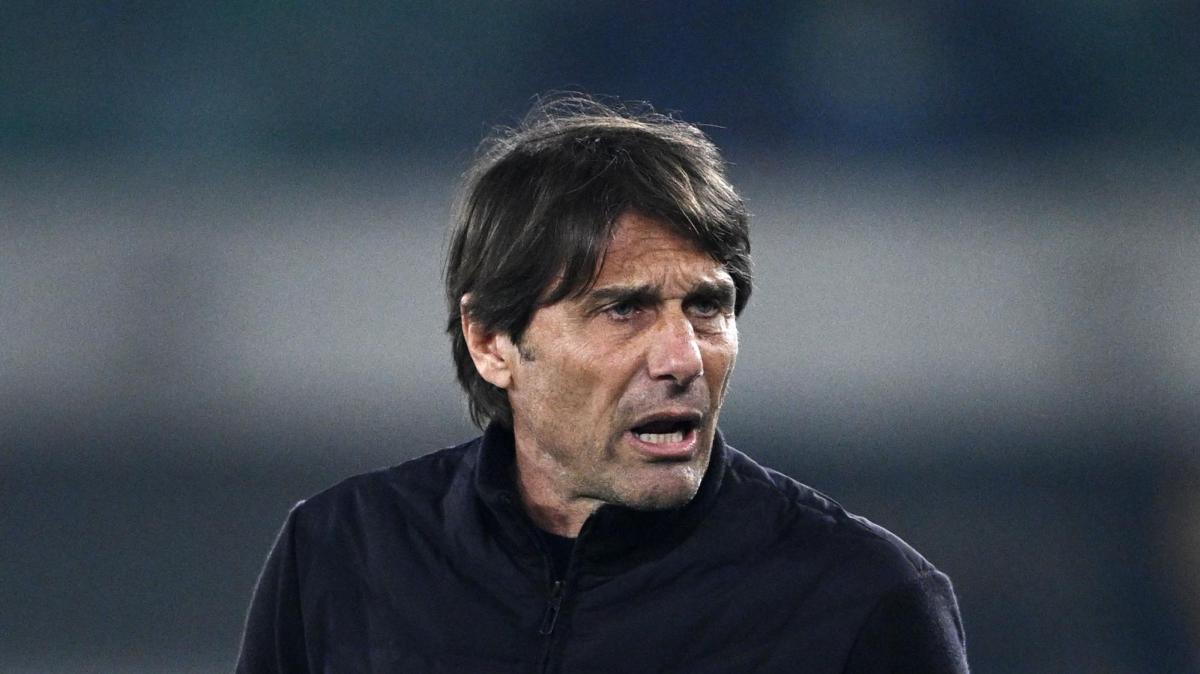 Napoli, Conte: “Momenti di paura per Banda, queste cose vanno oltre il calcio”